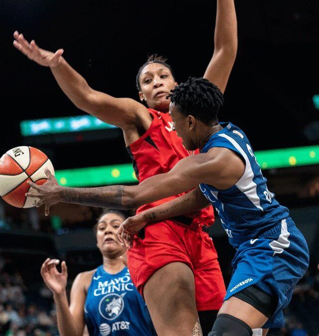 Danielle Robinson passes to Damitris Dantas around A'ja Wilson