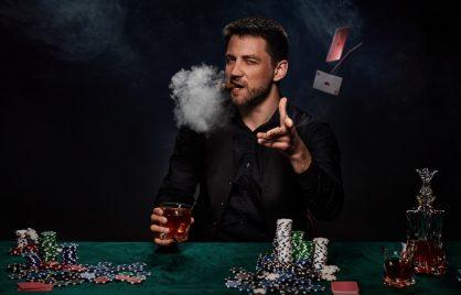 Image for how to become a professional poker player article.